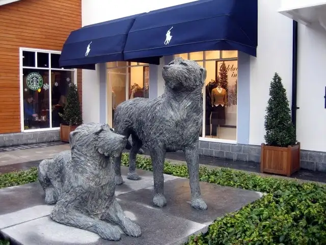 Public sculpture of two hounds representing Bran and Sceolan in Kildare Town.